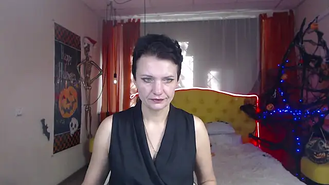 AvaSaturnian online show from October 2025 11:44:01 AM