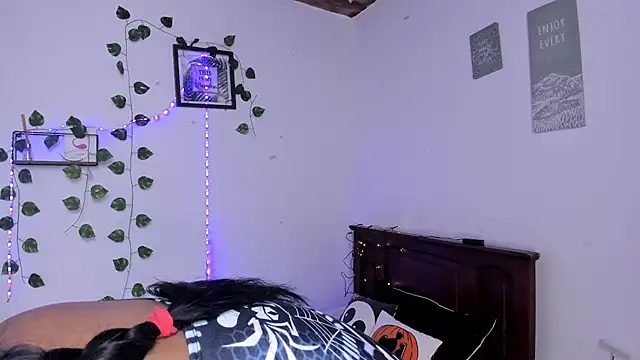 Michluxe 69 online show from December 2025 02:34:01 PM