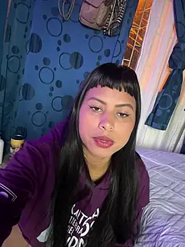 Snapshot of Michluxe_69 chatting on February 2026 01:32:02 AM Michluxe 69 online show from February 2026 01:32:02 AM