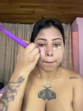 Snapshot of Michluxe_69 chatting on March 2026 02:39:02 AM Michluxe 69 online show from March 2026 02:39:02 AM