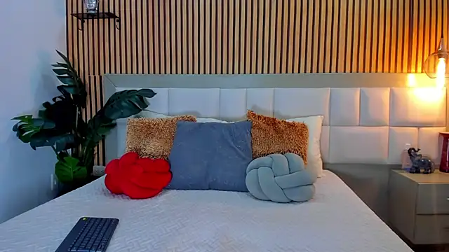 Roseaurora online show from January 2026 01:04:01 PM