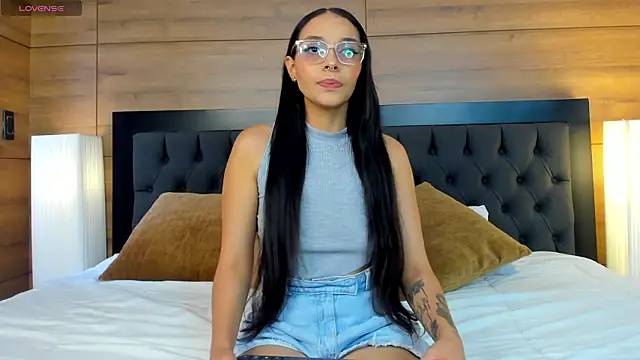 Roseaurora online show from March 2026 01:33:01 PM