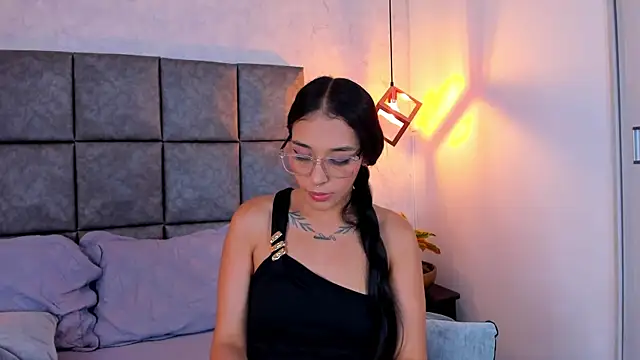 Snapshot of Roseaurora chatting on May 2026 04:04:02 PM Roseaurora online show from May 2026 04:04:02 PM