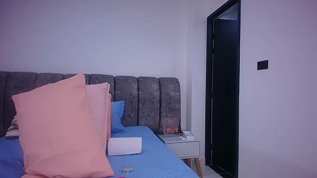 sweegirl69 online show from November 2025 12:06:01 PM