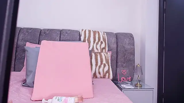 sweegirl69 online show from November 2025 11:58:01 AM