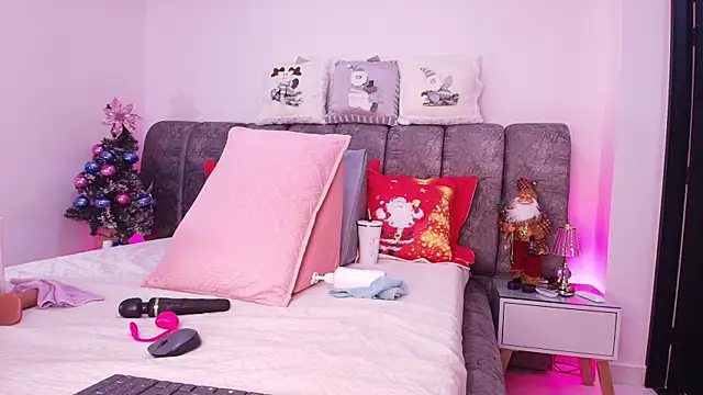 sweegirl69 online show from December 2025 12:02:02 PM