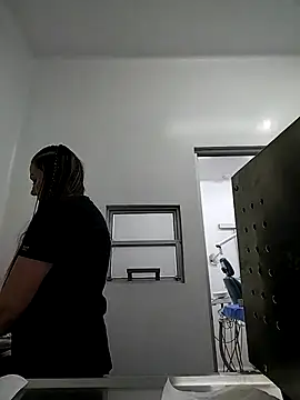 Madisson-04  online show from October 2025 07:44:01 PM