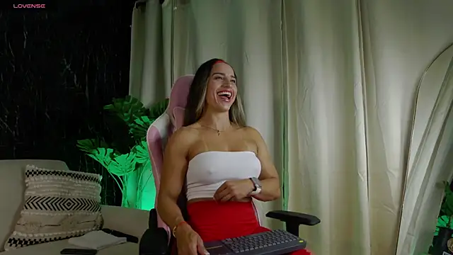 Snapshot of Emily_Foxx01 chatting on July 2026 12:12:01 AM Emily Foxx01 online show from July 2026 12:12:01 AM
