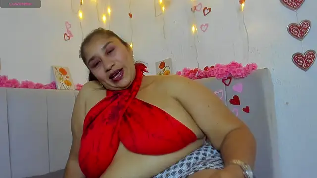 Snapshot of milf_latinn chatting on September 2025 02:32:01 PM milf latinn online show from September 2025 02:32:01 PM