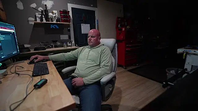 Snapshot of Soundfreak chatting on October 2025 04:12:01 AM Soundfreak online show from October 2025 04:12:01 AM