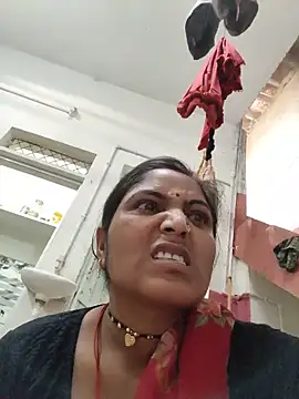 Snapshot of LUCKY_cut chatting on June 2026 01:04:02 AM LUCKY cut online show from June 2026 01:04:02 AM