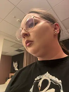 Mia Swano online show from July 2026 06:17:01 PM