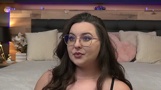 Mia Swano online show from July 2026 10:09:01 PM