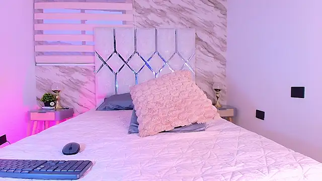 collet 1 online show from April 2026 12:00:01 PM