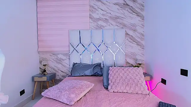 Snapshot of collet_1 chatting on June 2026 12:00:01 PM collet 1 online show from June 2026 12:00:01 PM