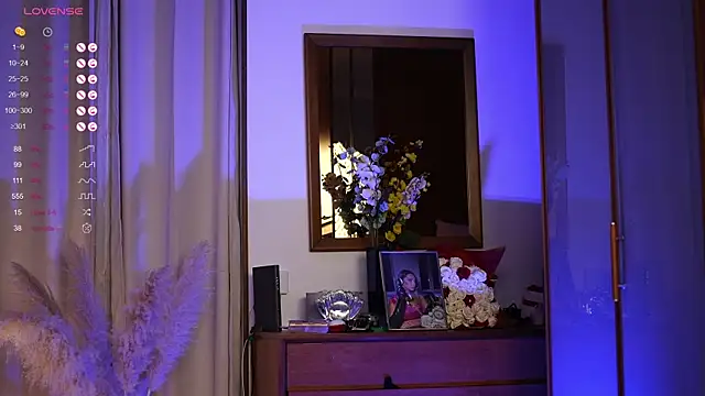 Snapshot of ItalianGirl chatting on October 2025 07:11:01 PM ItalianGirl online show from October 2025 07:11:01 PM