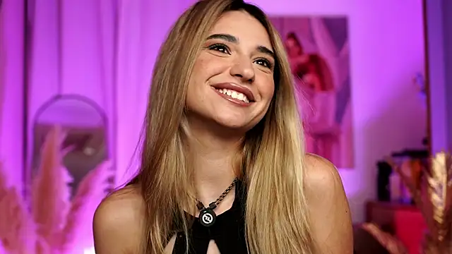 Snapshot of ItalianGirl chatting on May 2026 06:48:02 PM ItalianGirl online show from May 2026 06:48:02 PM