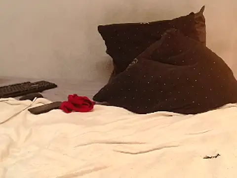 Snapshot of ROYALASS25 chatting on March 2025 06:43:01 AM ROYALASS25 online show from March 2025 06:43:01 AM