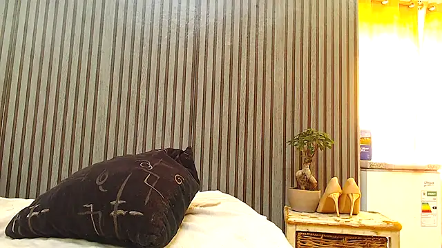 ROYALASS25 online show from March 2026 07:41:02 AM