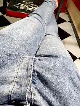 anis3g4 online show from October 2025 07:00:01 PM