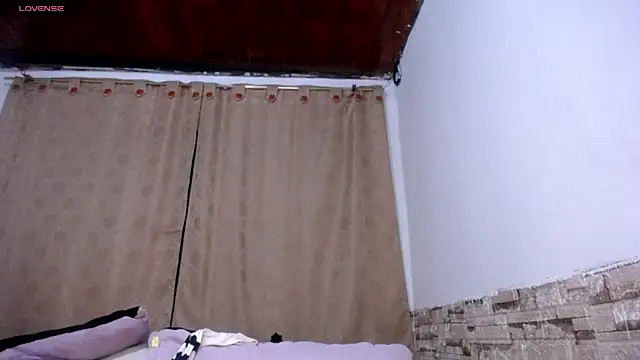 DaraKat18 online show from March 2026 10:37:01 PM