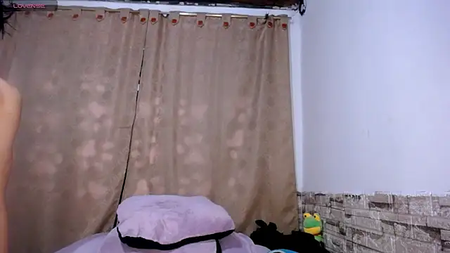 DaraKat18 online show from March 2026 10:36:01 PM