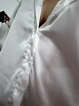 Snapshot of Yui-Linh chatting on September 2025 10:39:02 AM Yui-Linh online show from September 2025 10:39:02 AM