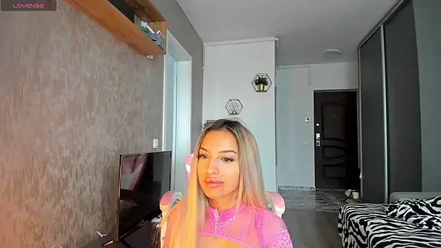 Anya Belle online show from November 2025 08:47:01 AM