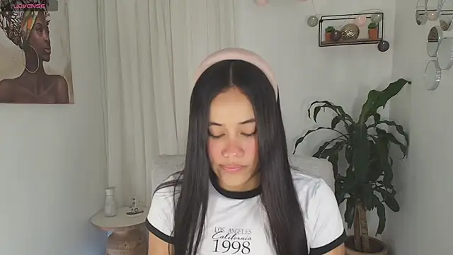 Snapshot of AlisxxnFx chatting on September 2025 12:17:01 PM AlisxxnFx online show from September 2025 12:17:01 PM