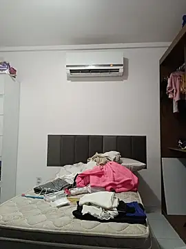 Snapshot of ApenasLys chatting on February 2026 12:11:01 AM ApenasLys online show from February 2026 12:11:01 AM