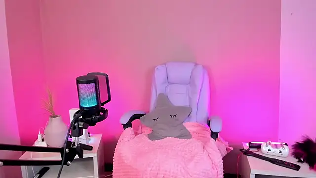 hollie joliie online show from January 2026 12:43:01 PM