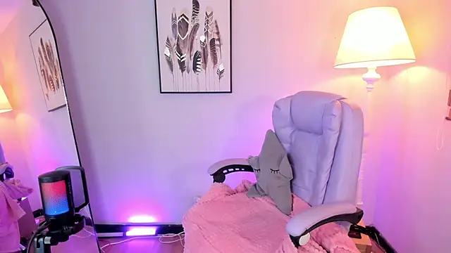 hollie joliie online show from February 2026 11:33:01 AM