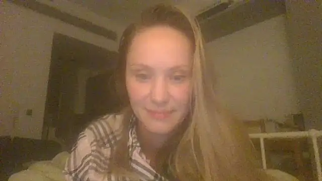 Snapshot of Molvina chatting on November 2025 07:35:02 PM Molvina online show from November 2025 07:35:02 PM