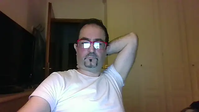 Snapshot of max_im69 chatting on May 2026 10:28:01 PM max im69 online show from May 2026 10:28:01 PM