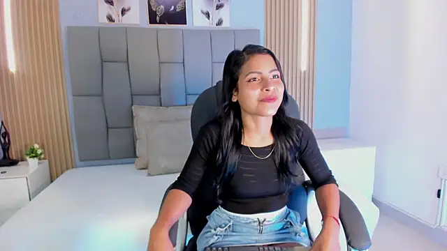 Snapshot of Mi4_Monroe chatting on September 2025 11:35:01 AM Mi4 Monroe online show from September 2025 11:35:01 AM