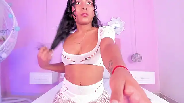 Snapshot of Mi4_Monroe chatting on October 2025 11:40:02 AM Mi4 Monroe online show from October 2025 11:40:02 AM