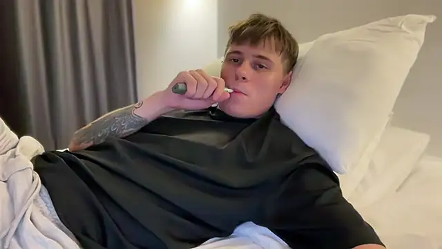 Snapshot of Tyler_Garner chatting on October 2025 06:50:01 PM Tyler Garner online show from October 2025 06:50:01 PM