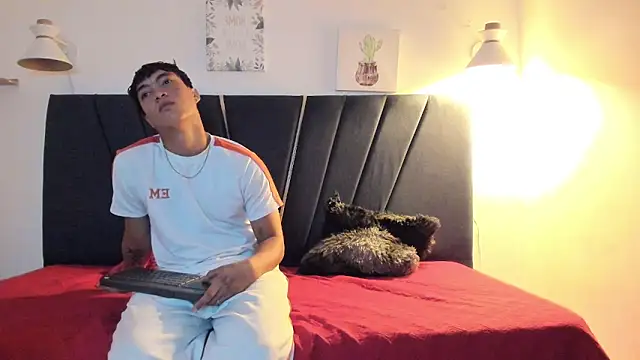 Snapshot of jhos_cum23 chatting on April 2026 03:40:02 AM jhos cum23 online show from April 2026 03:40:02 AM