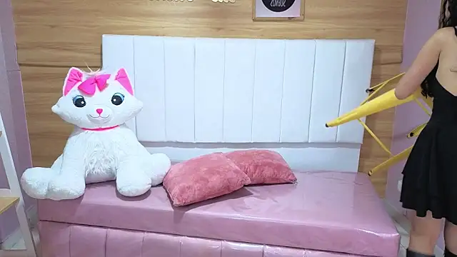 bella vibess s online show from April 2026 12:40:02 PM