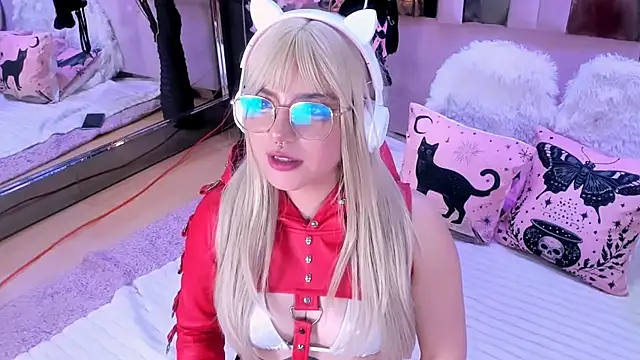 BizzyNoar online show from December 2025 04:50:01 AM