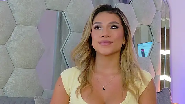 NicoleArmani online show from February 2026 10:46:02 PM