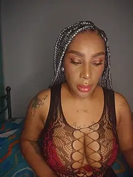 Snapshot of Queen_Amara chatting on June 2026 04:18:02 AM Queen Amara online show from June 2026 04:18:02 AM
