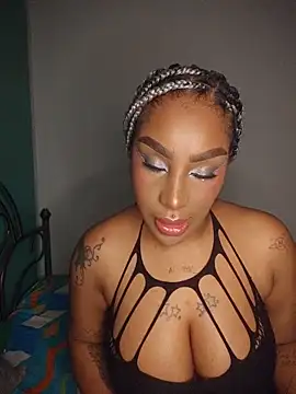 Snapshot of Queen_Amara chatting on June 2026 04:17:02 AM Queen Amara online show from June 2026 04:17:02 AM