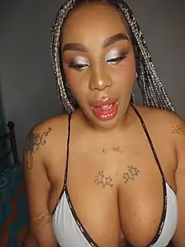 Snapshot of Queen_Amara chatting on June 2026 04:21:02 AM Queen Amara online show from June 2026 04:21:02 AM