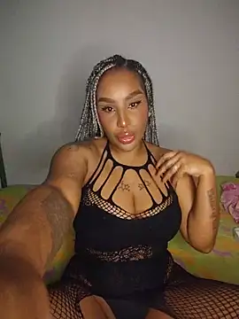 Snapshot of Queen_Amara chatting on June 2026 04:17:01 AM Queen Amara online show from June 2026 04:17:01 AM