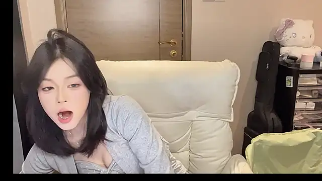 Koi-00 online show from January 2026 06:35:01 PM