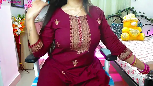 WildDimpi 0 online show from November 2025 06:21:01 PM