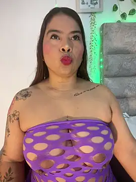 Snapshot of roselyn_caprice chatting on June 2026 12:59:02 AM roselyn caprice online show from June 2026 12:59:02 AM
