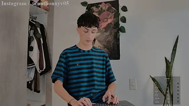 anthonny 05 online show from September 2025 11:45:02 AM