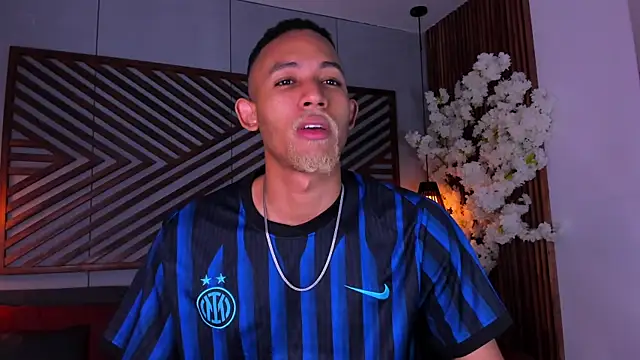 B Wild online show from November 2025 04:01:02 AM